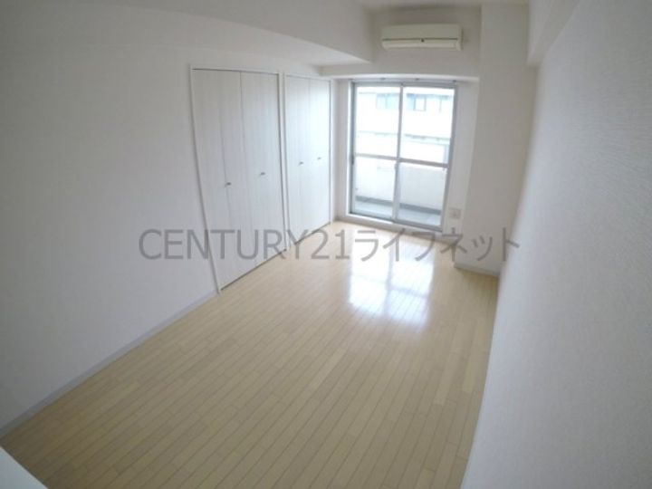 オリエンタル江坂の居間