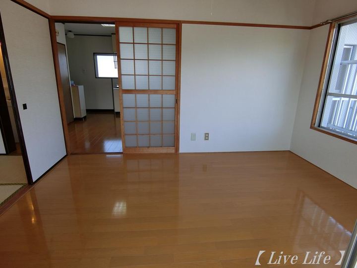 リバーサイドマンションの玄関