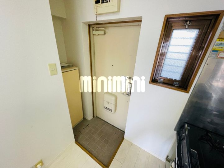 ラッセルコートBの玄関