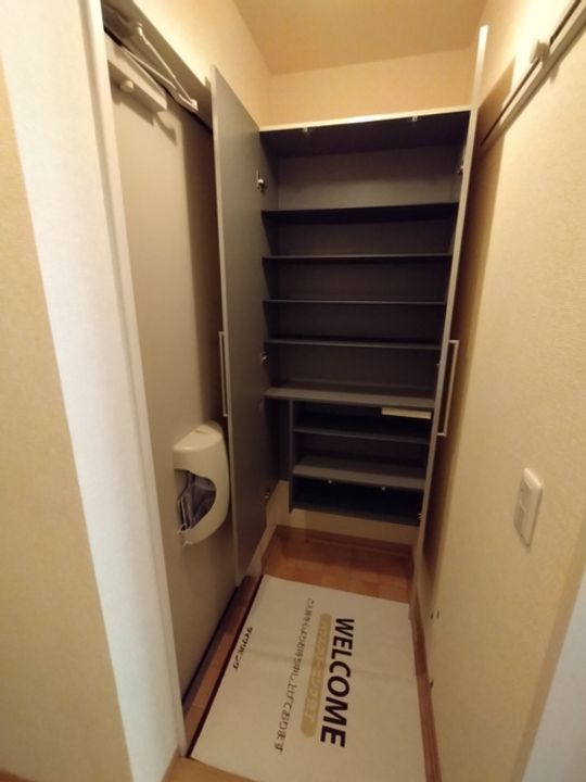 クレール津田沼の玄関