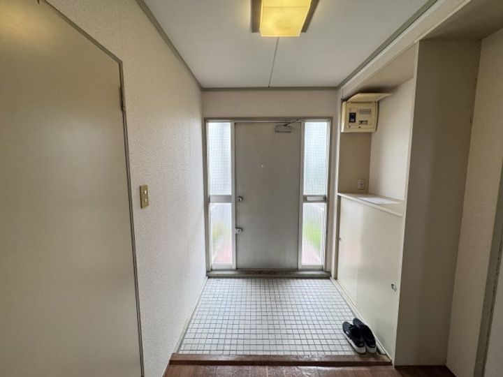 千葉県松戸市常盤平西窪町(一戸建)の賃貸物件の玄関