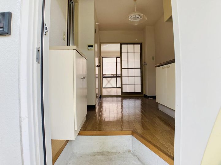 コーポラスあずまBの玄関