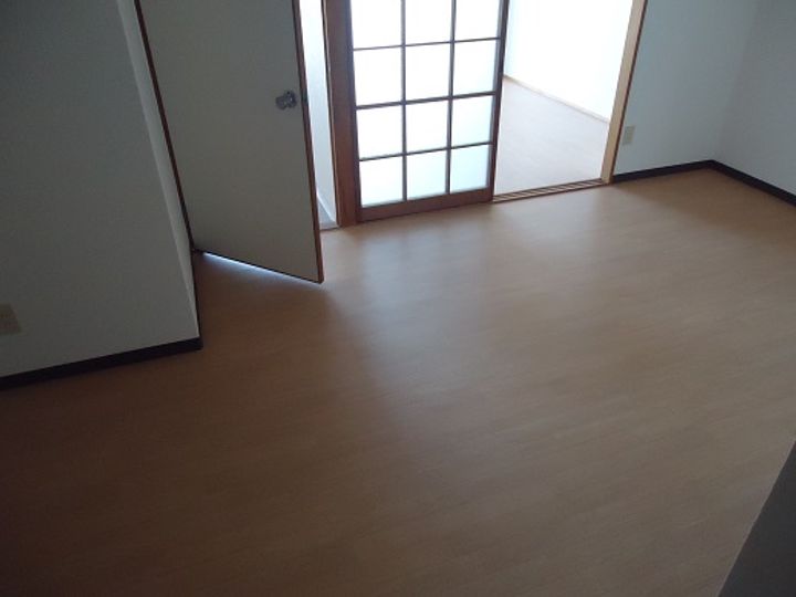 センコーハイツ今治の居間