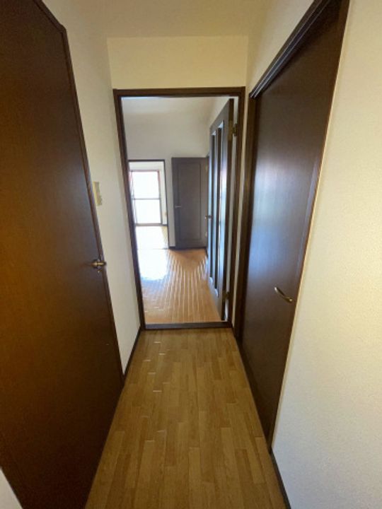 森本第8ビルの玄関