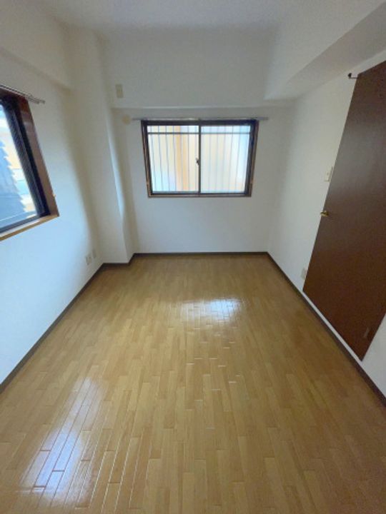 森本第8ビルの居間