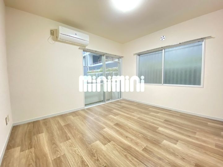 コートビレッジハラの居間