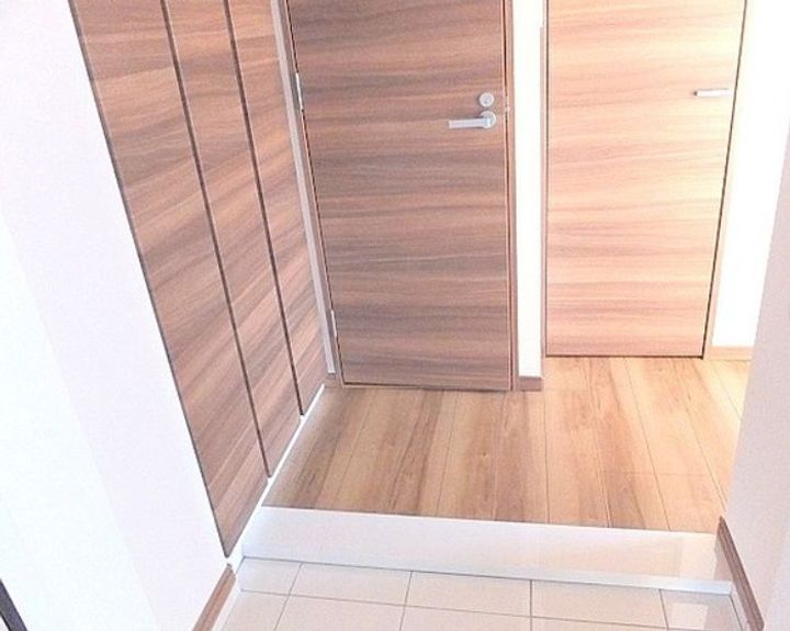 東京都荒川区東日暮里4(マンション)の賃貸物件の玄関