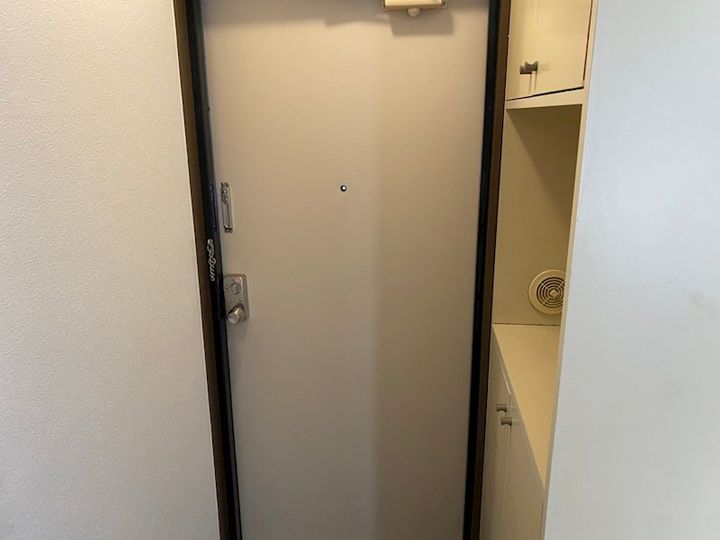 ゼフィールマンションB棟の玄関