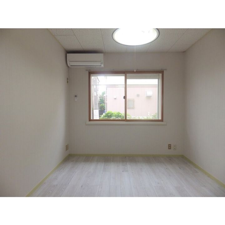 コーポ・コトブキの居間