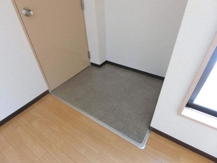 大阪府東大阪市長栄寺(マンション)の賃貸物件の玄関