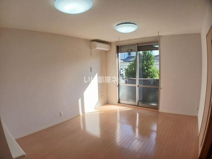 ファインプレイス羽衣の居間