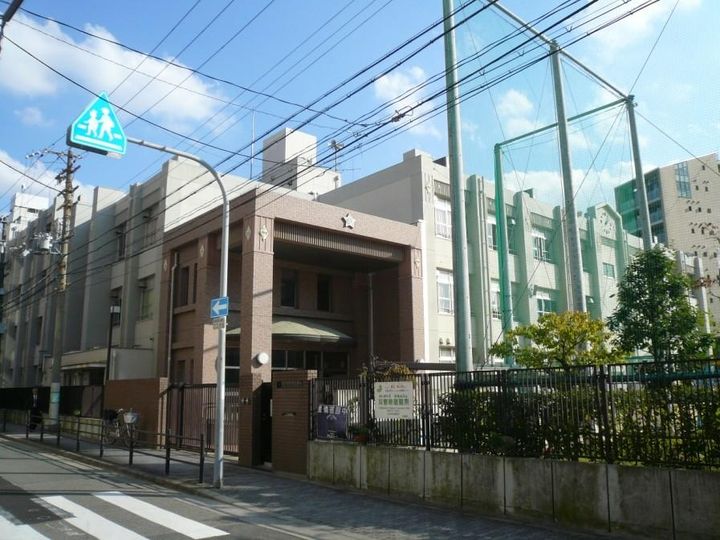ドゥムレ西天満の周辺