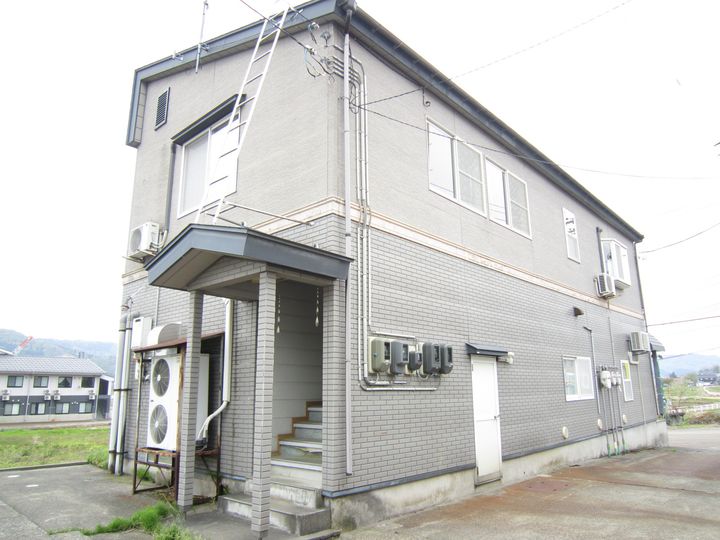 コーポリバーサイドIVの外観