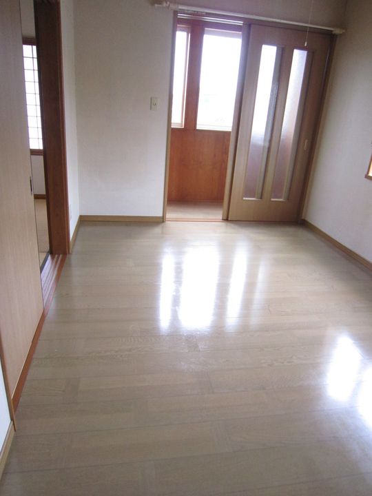 コーポリバーサイドIVの居間