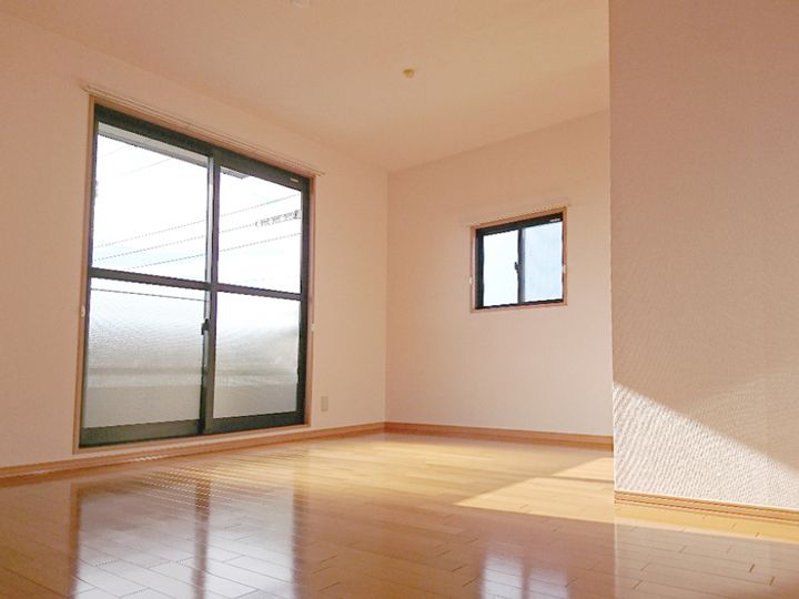 コンフォート嵯峨の居間