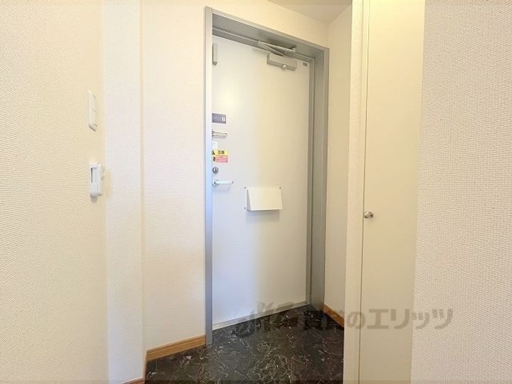 レオパレスひつかわの玄関