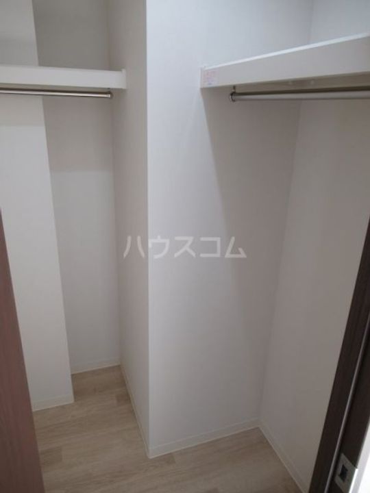 HY’s 立川の内装