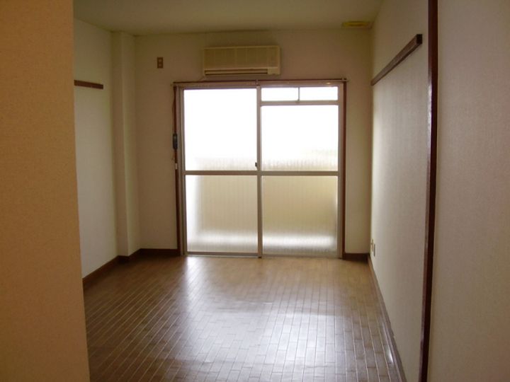 寿マンションの居間
