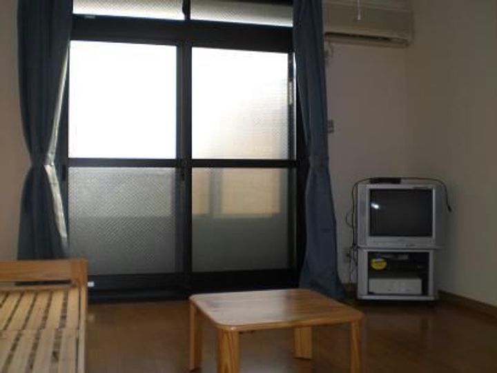 レオパレスリバティ・タカの居間