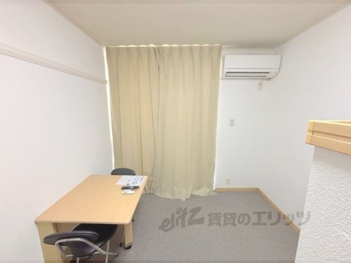 レオパレスひらかたの居間