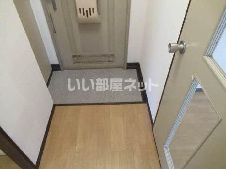 大阪府東大阪市中鴻池町2(アパート)の賃貸物件の玄関