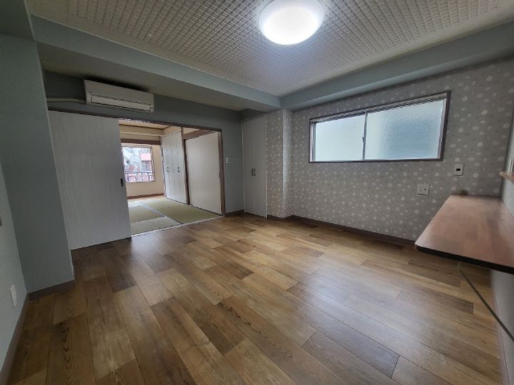 長尾ビルの居間