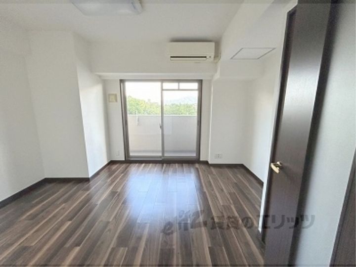 クリスタルグランツ京都御所西の居間