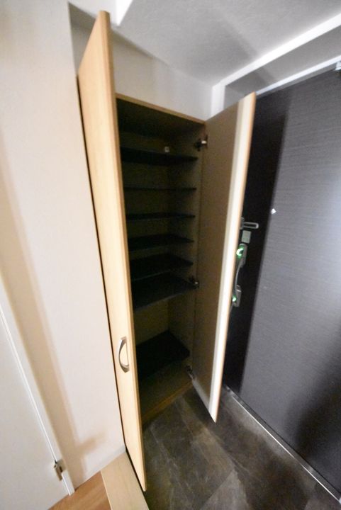 レジデンス神戸大倉山グルーブの玄関