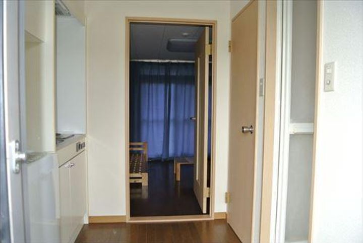 レオパレス里の玄関