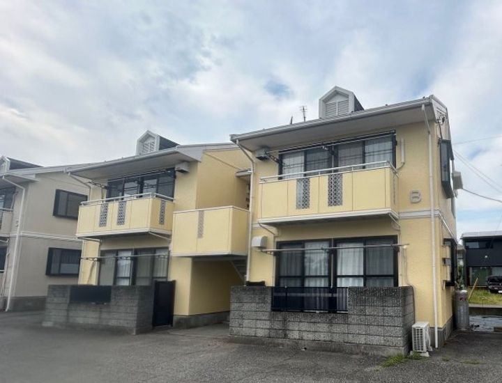 スリーエトワールB棟の外観