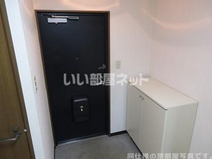 奈良県奈良市杉ヶ町(マンション)の賃貸物件の玄関