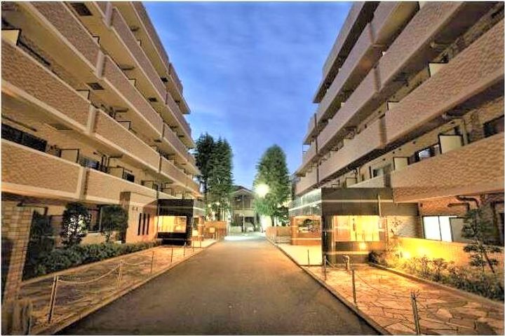 リヴシティ新宿壱番館の外観