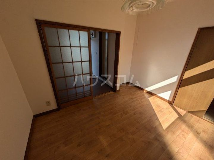 サンクス渡里の居間