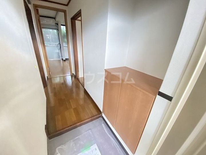 稲荷森マンションの玄関