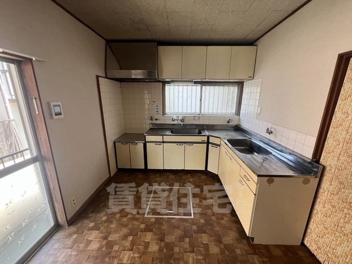 奈良県生駒郡平群町北信貴ケ丘2(一戸建)の賃貸物件のキッチン