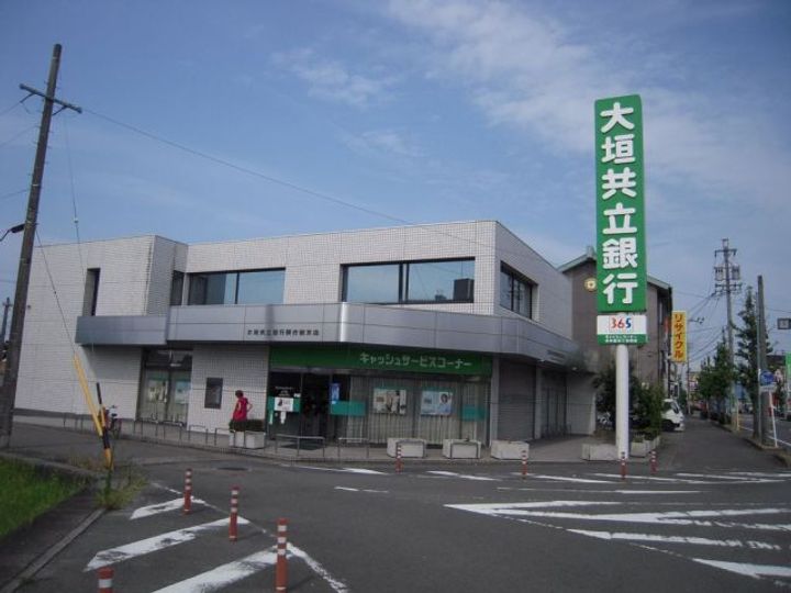 ラ・ミノールの周辺