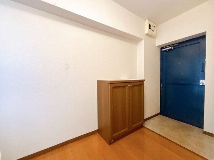 下郡Apartmentの玄関