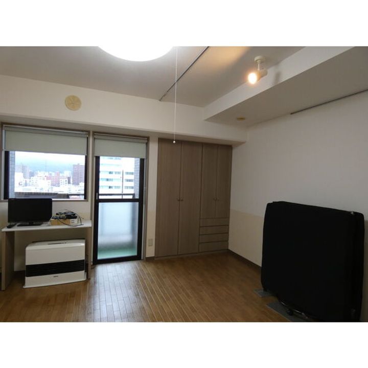 北海道札幌市中央区南五条西10(マンション)の賃貸物件の居間