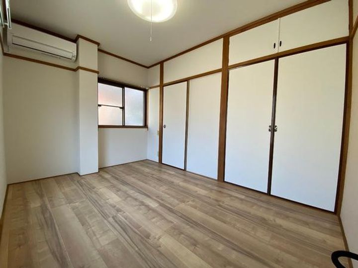 室岡ハイツの居間