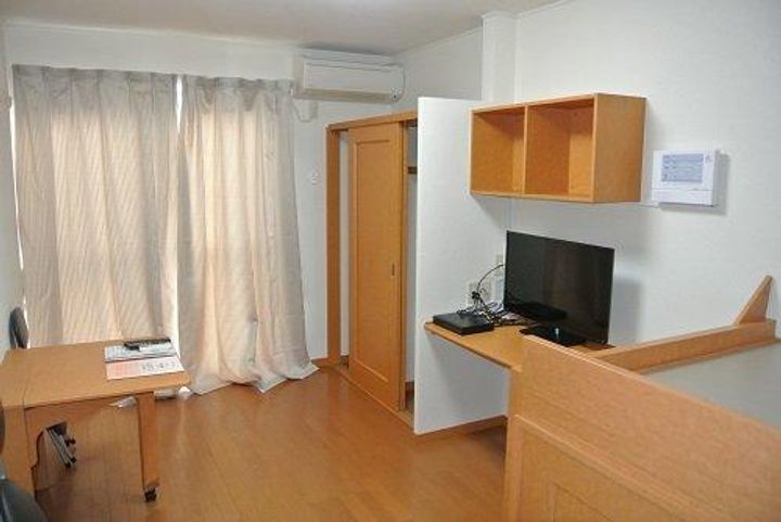 レオパレスHEROの居間