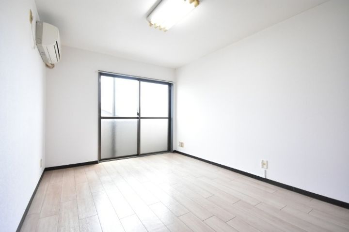 メゾン・シミズの居間