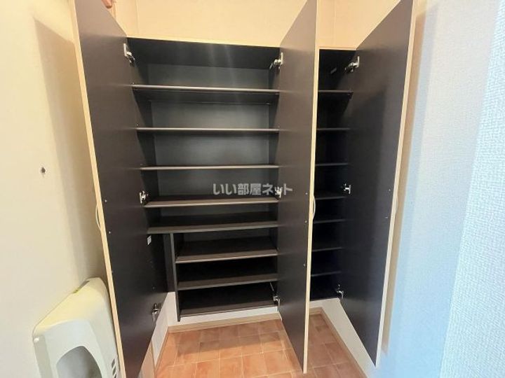 大阪府四條畷市中野本町(アパート)の賃貸物件の玄関