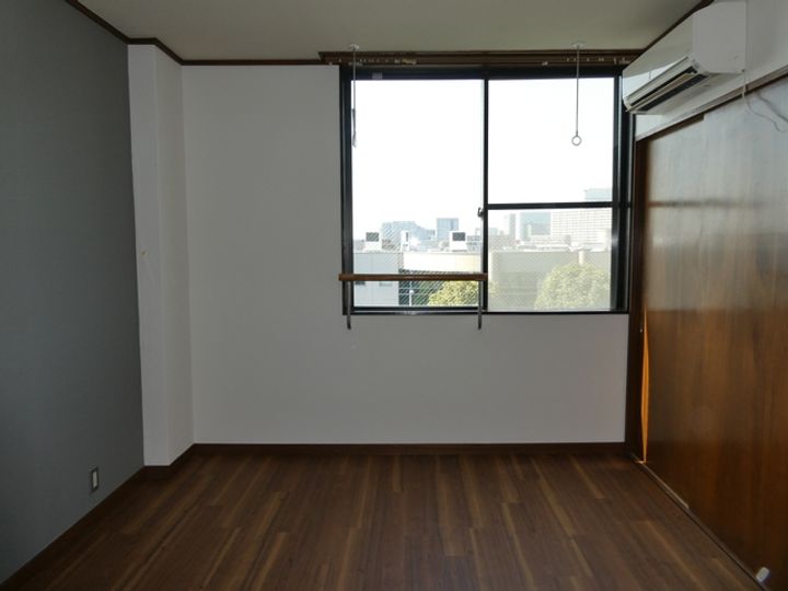 ベルコムつくばビルの居間