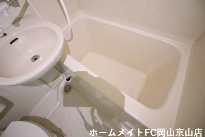 岡山県岡山市北区横井上の賃貸マンションの風呂
