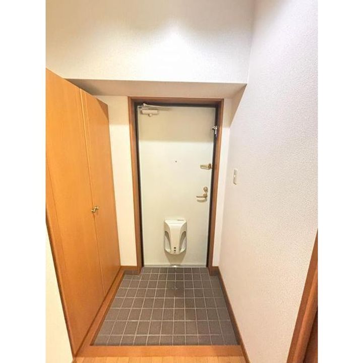 ルイス一番館の玄関