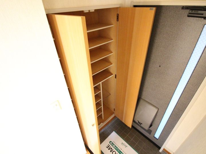 サウス・ドミ-ルの玄関