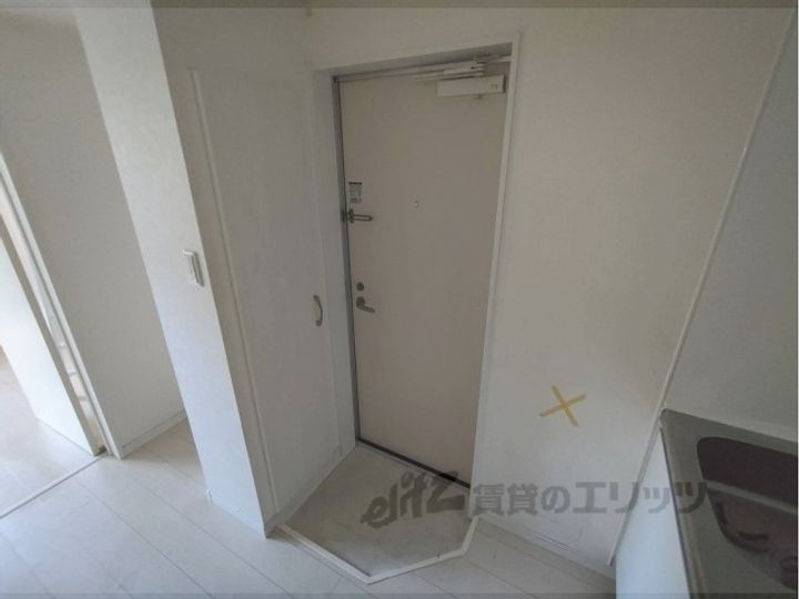 ラミアカーサ衣摺の玄関