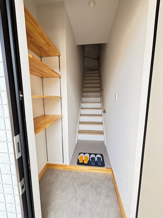 イーリッチテラス寺尾上の玄関