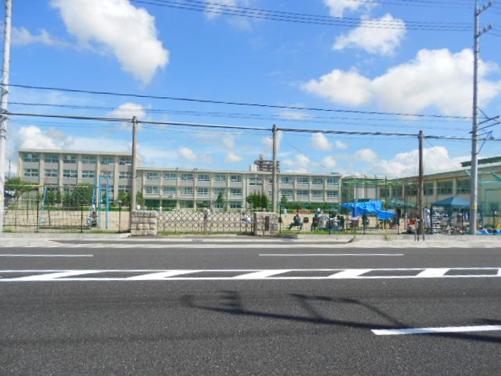 グランディアの周辺
