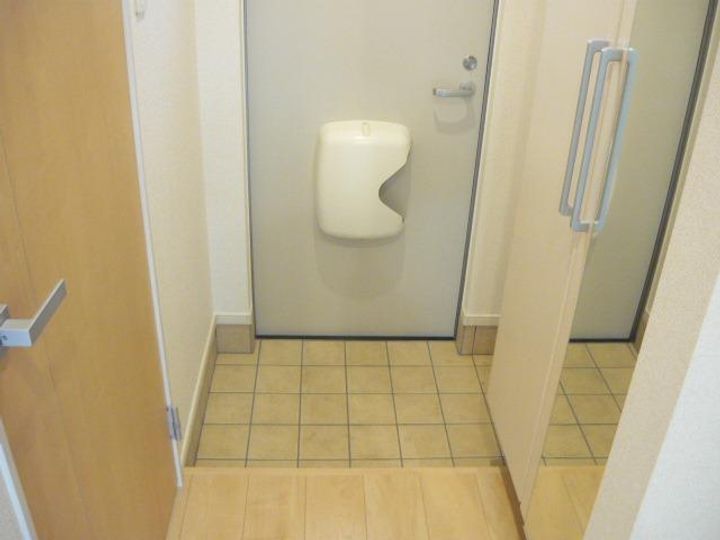 フレスカBの玄関
